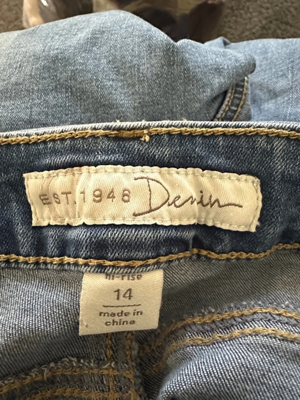 Est 1946 Denim High Rise Wash Crop Jeans Flouncy Frayed Hem Women’s Sz 14 - Picture 8 of 10